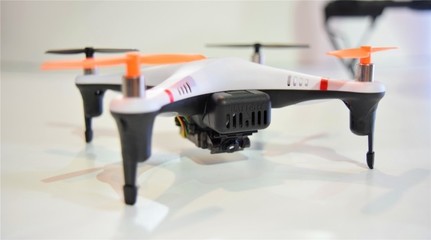 跨界創新還是“不務正業”？——模型廠商進軍智能無人飛行器制造的機遇與挑戰